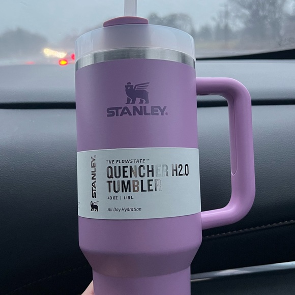 Lilac Stanley Tumbler 40oz. Stainless Steel H2.0 Flowstate Quencher - Picture 5 of 9